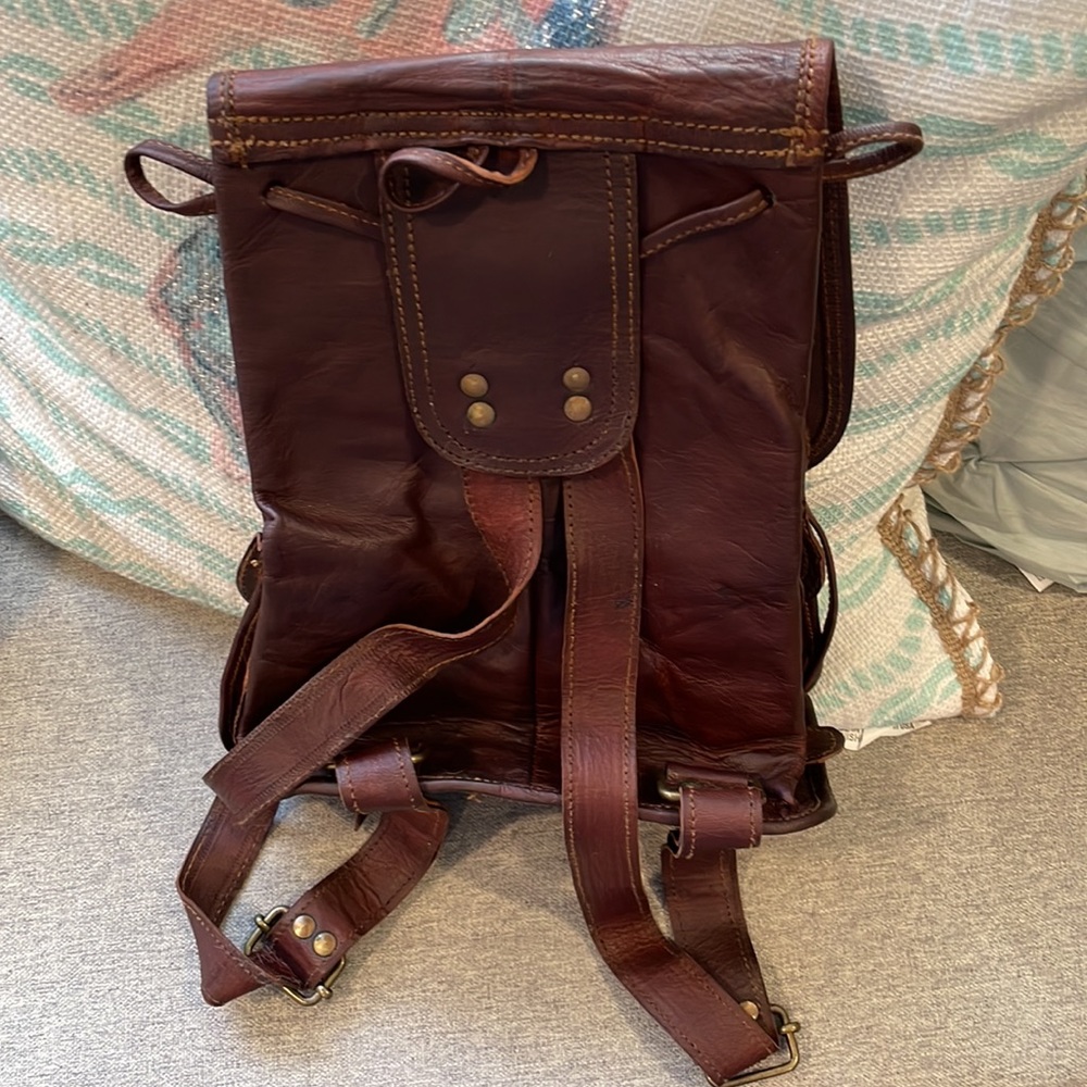 Handmade leather backpack - Picture 4 of 5